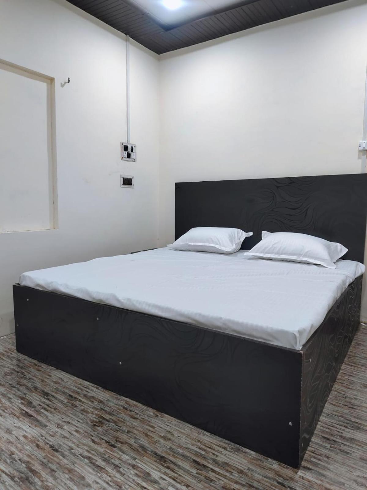 Hotel Crystal Dreams 마투라 외부 사진